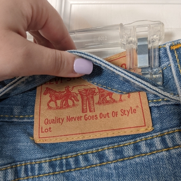 Retro Levi's Type 1 Y2K Belted Denim Light Wash Mini Pencil Skirt Size Small - Picture 8 of 10